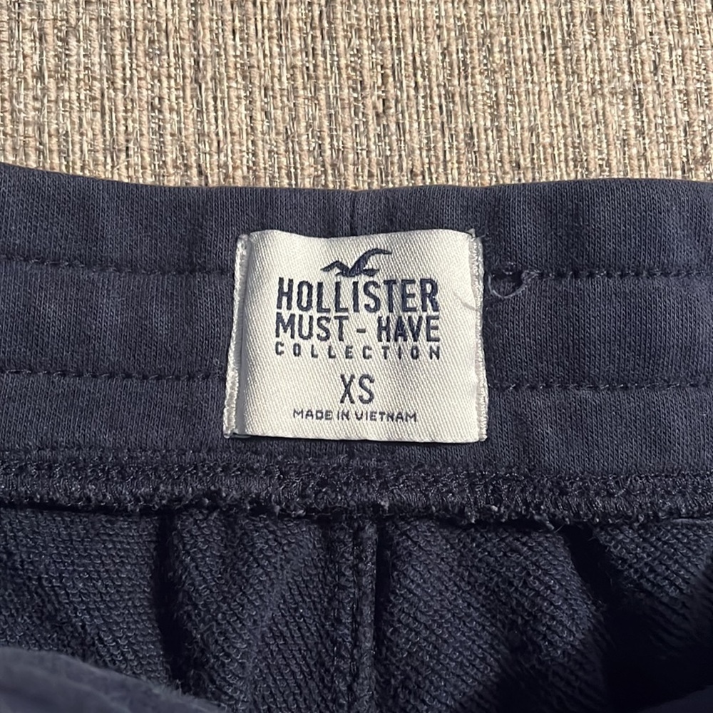Hollister navy blue shorts - Picture 2 of 3